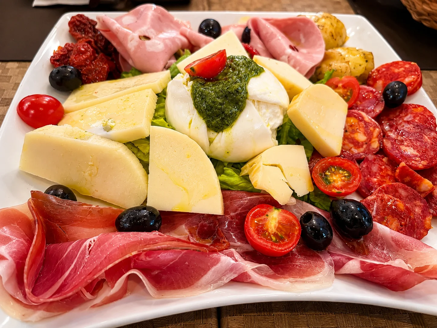 Antipasto italiano de La Famiglia Catral 1