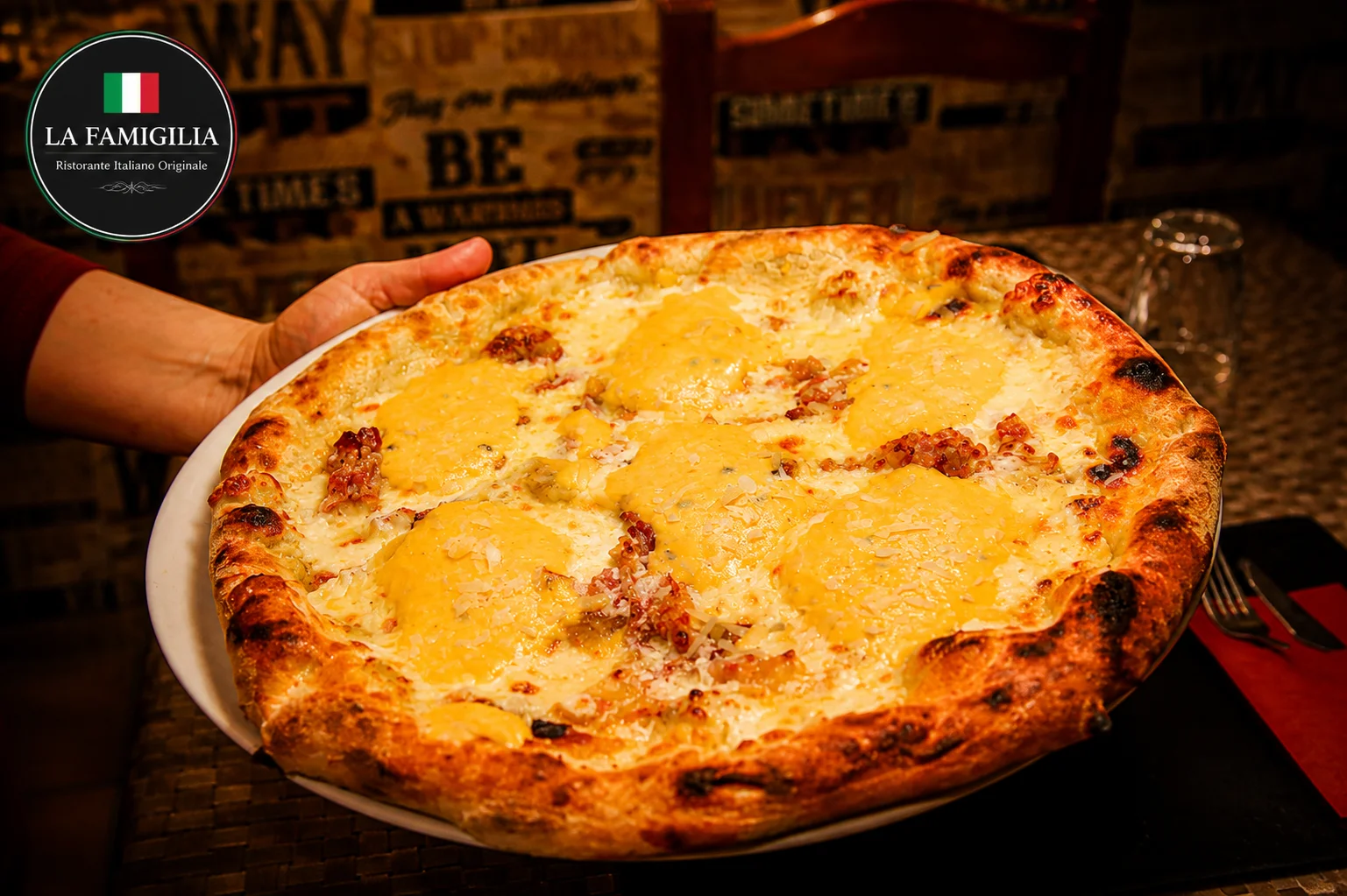 Pizza artesana de La Famiglia Catral 6